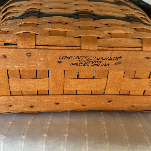 Longaberger “Traditions Collection” Fellowship Basket 1997 Edition - Picture 5 of 5